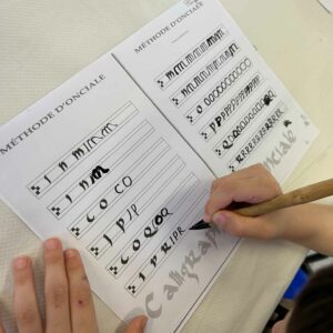 Atelier calligraphie médiévale à Tours